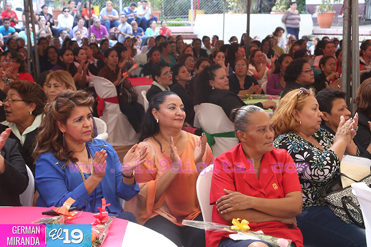Mujeres celebran su d&iacute;a en la comuna capitalina